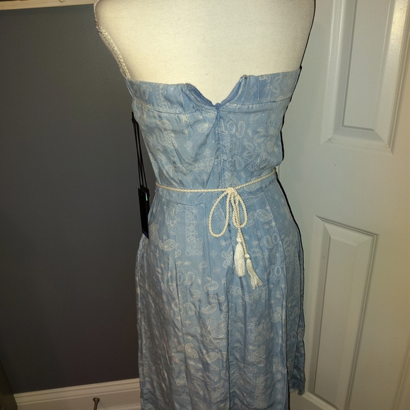 Elegant Blue Strapless Dress - Picture 3 of 3